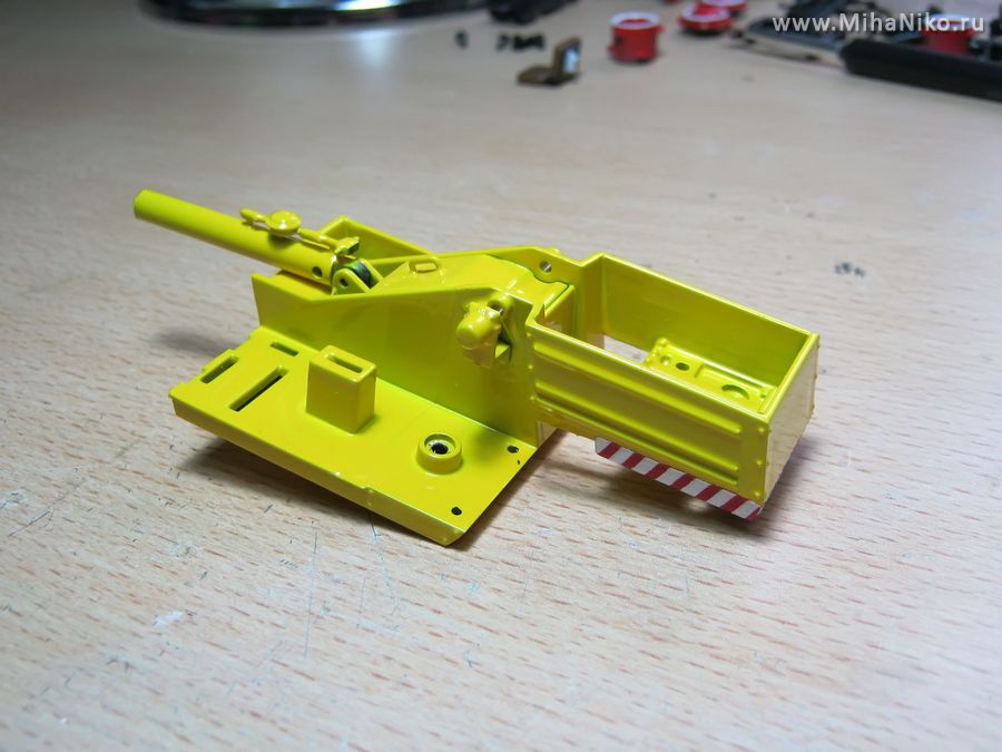 Жёлтая поворотная платформа