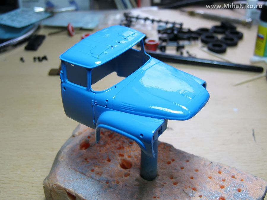 Кабина окрашена в голубой цвет