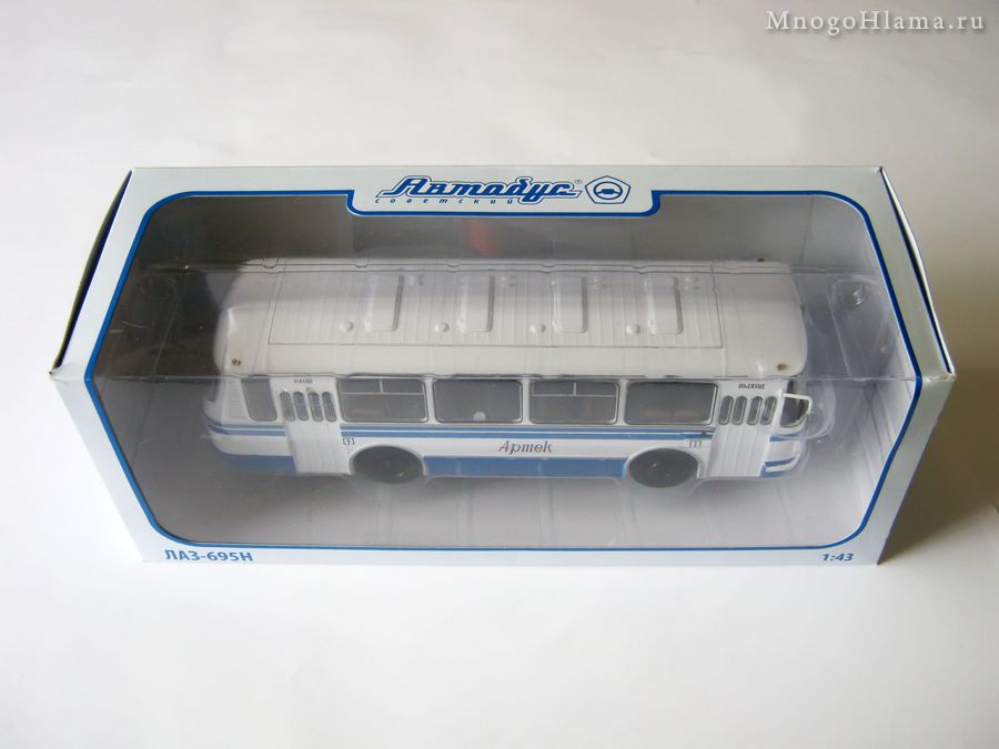 В коробке ЛАЗ-695Н Артек Советский автобус 1:43