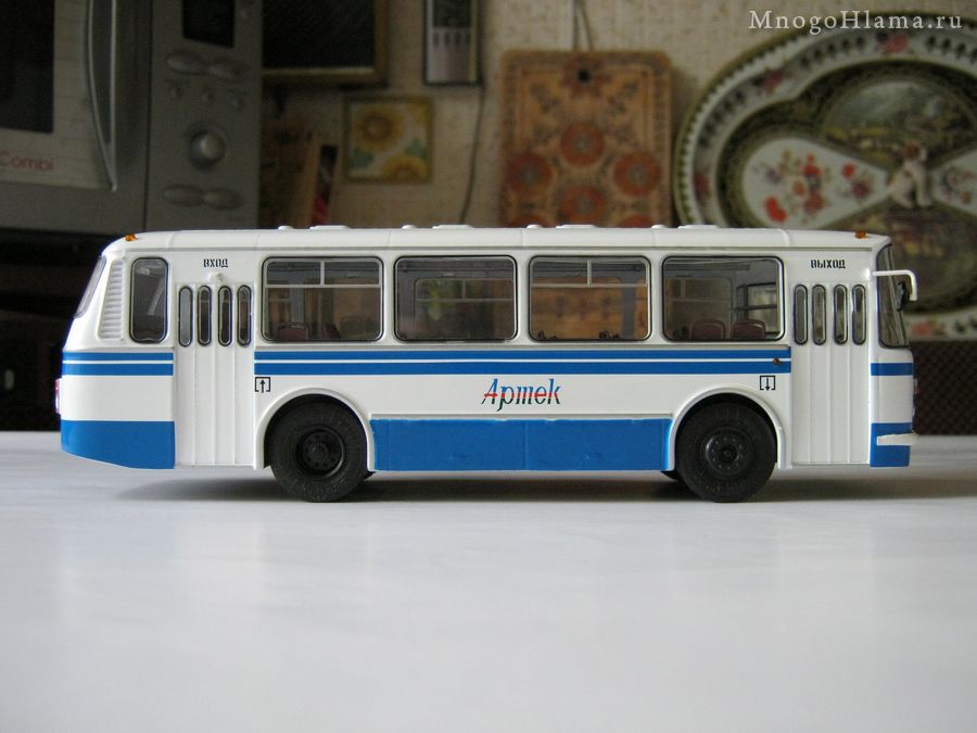 Модель ЛАЗ-695Н Артек Советский автобус 1:43