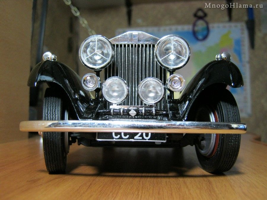 Бампер, фонари Rolls-Royce Phantom II Continental