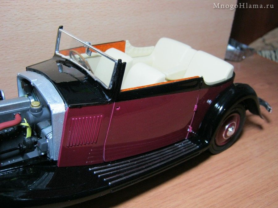 Кабина Rolls-Royce Phantom II Continental