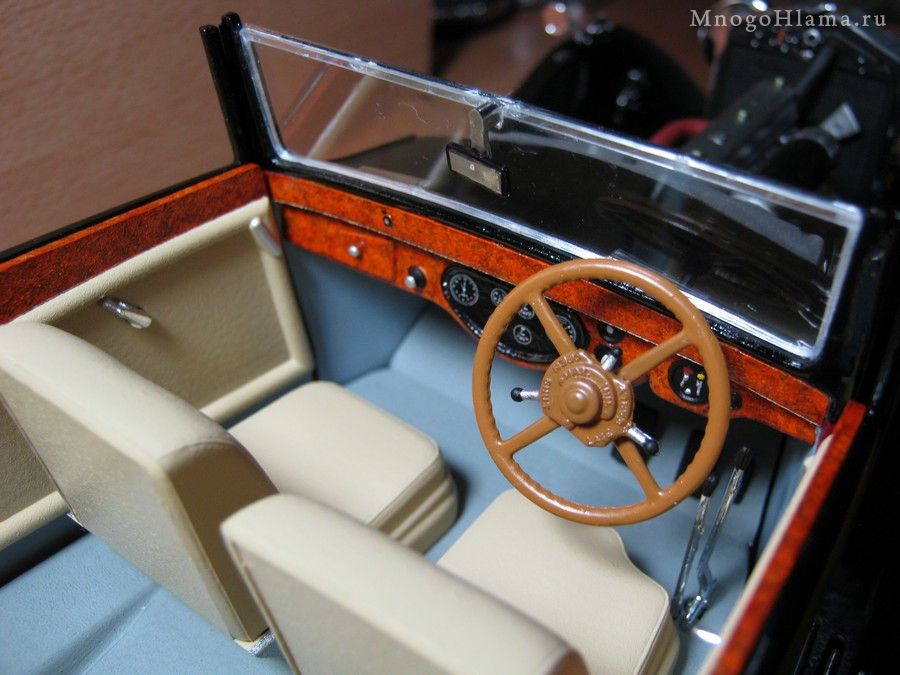 Руль, приборная доска Приборная панель Rolls-Royce Phantom II Continental