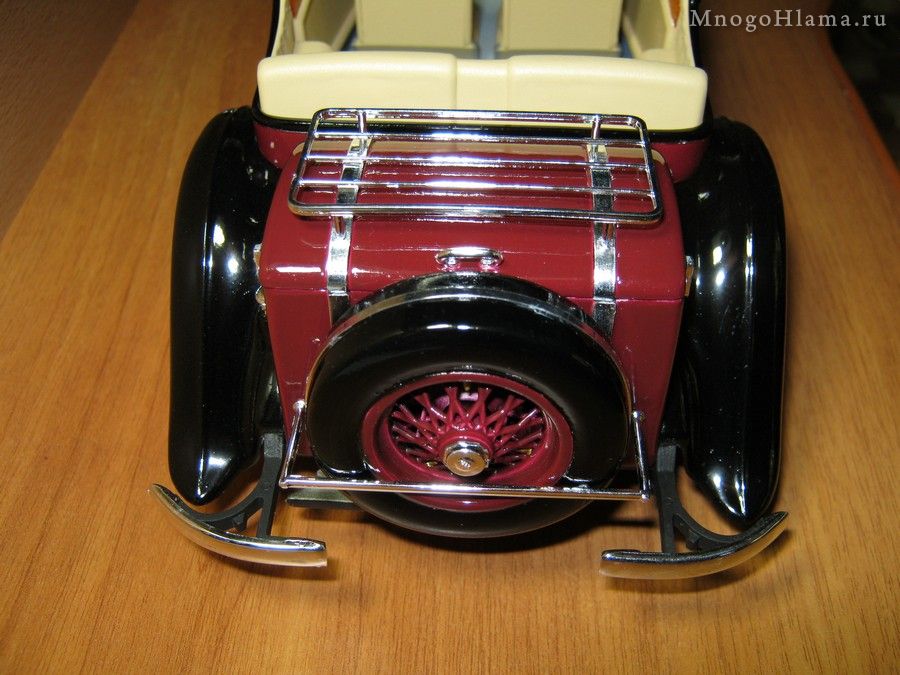 Вид сзади Rolls-Royce Phantom II Continental