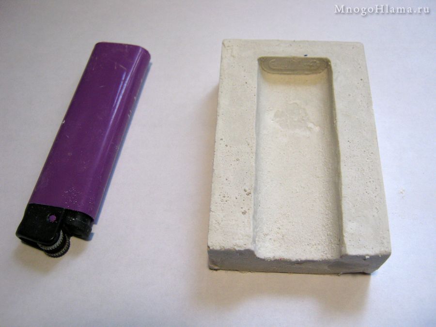 Отпечаток зажигалки в гипсе