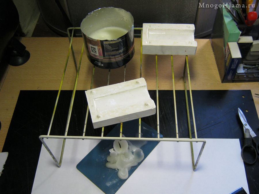 Гипсовые половинки смазаны парафином