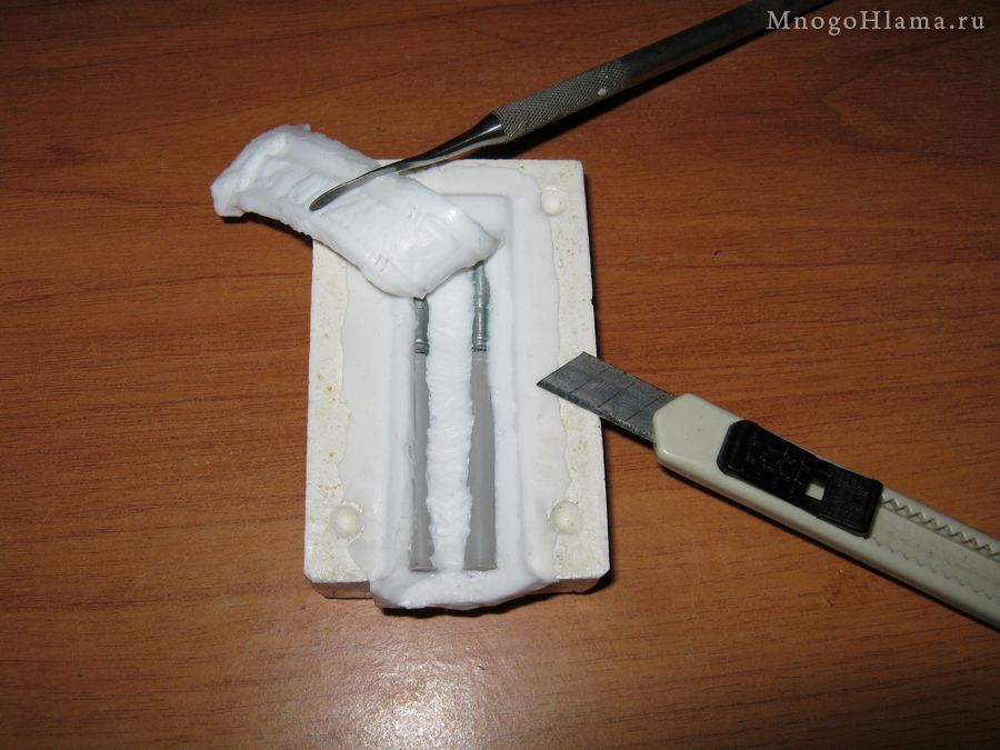 Разрезанная силиконовая форма