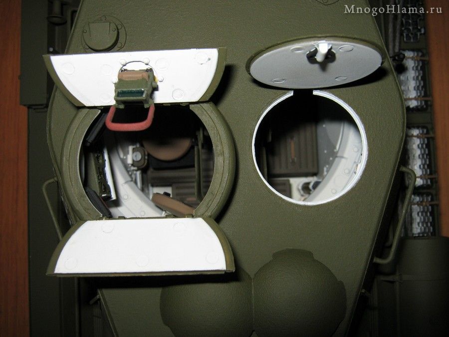 Открытые люки башни