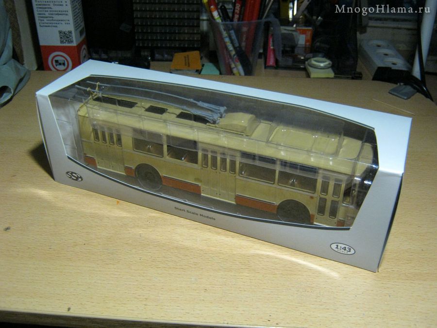 Коробка с троллейбусом ЗиУ-9 от фирмы SSM 1:43